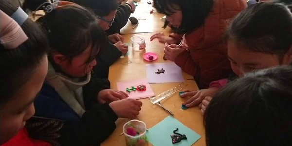 创意彩泥 放飞梦想——淅川县九重一中冬令营开展“泥塑”大赛