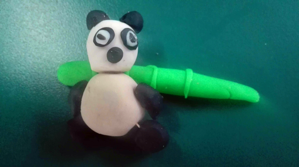 创意彩泥 放飞梦想——淅川县九重一中冬令营开展“泥塑”大赛