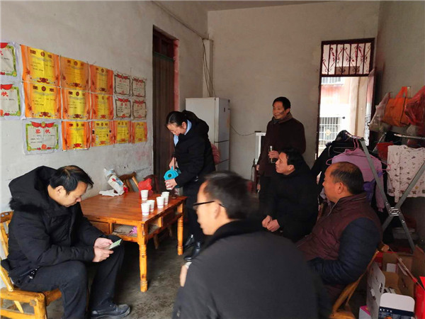 “温馨永相伴，欢乐过春节”香花镇中心小学组织送温暖活动