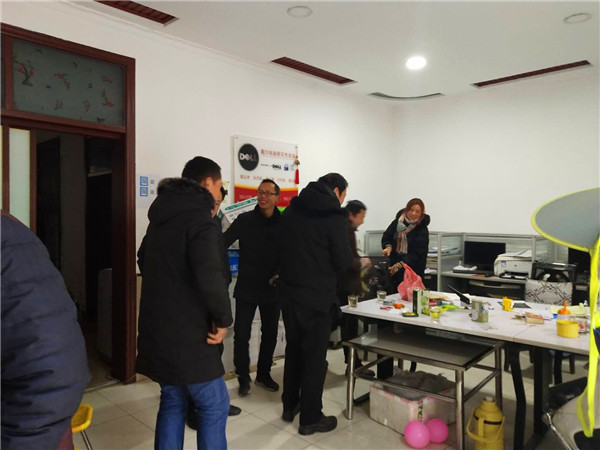 “温馨永相伴，欢乐过春节”香花镇中心小学组织送温暖活动