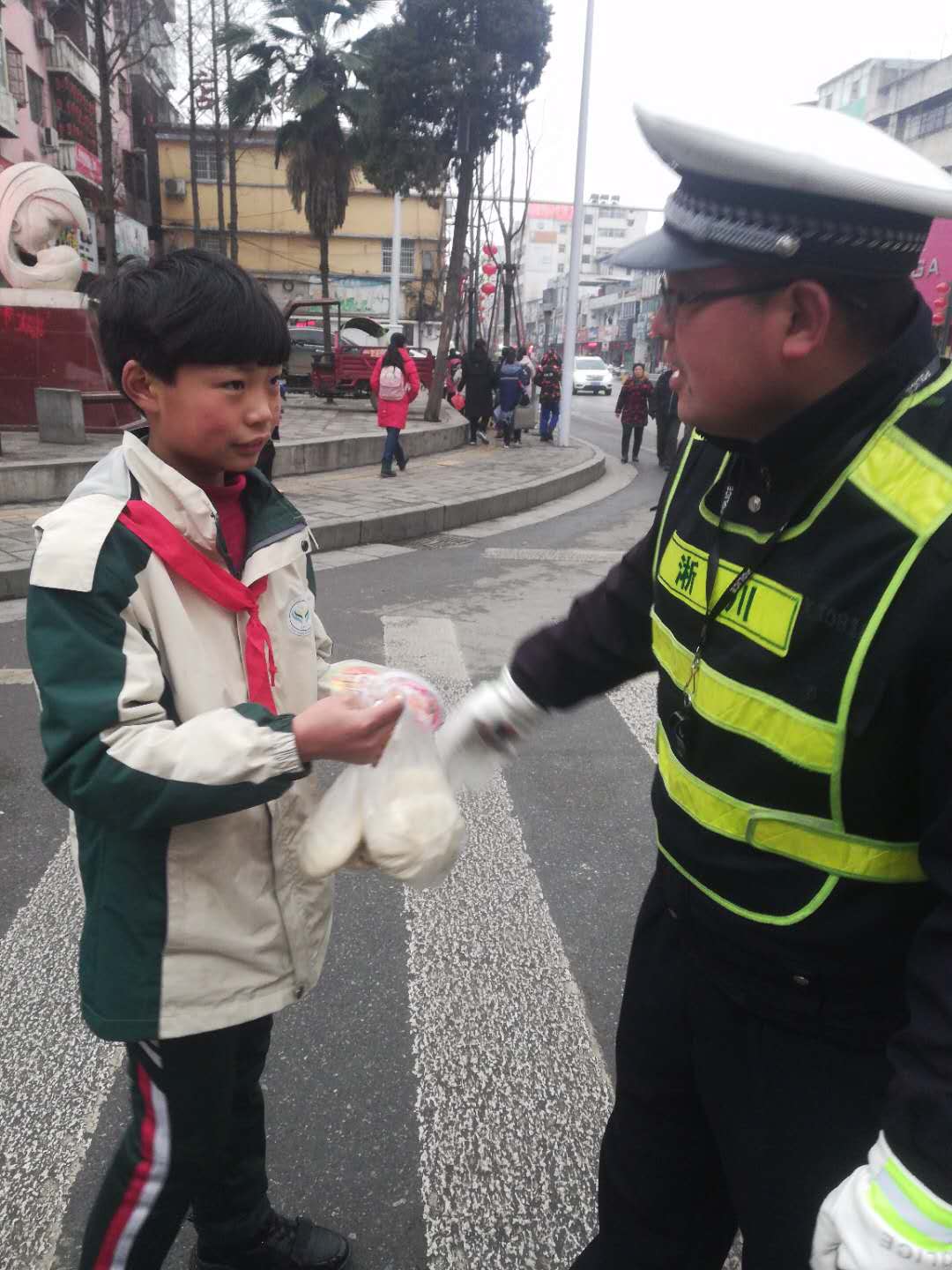 淅川县思源学校德育冬令营公益活动之一----公益爱心早餐