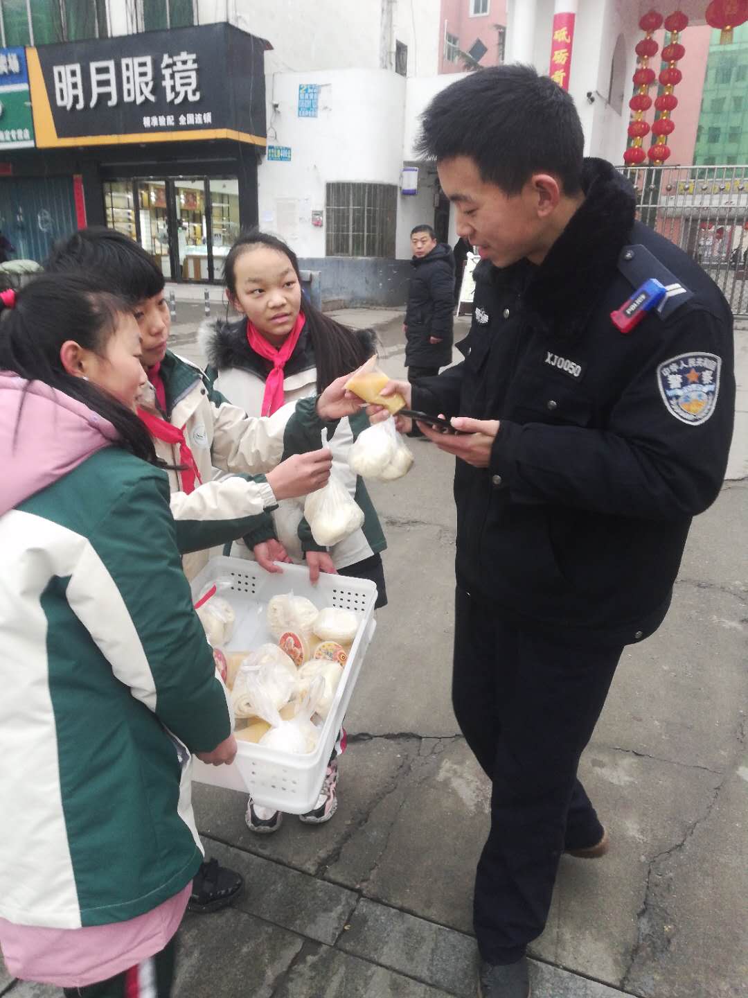 淅川县思源学校德育冬令营公益活动之一----公益爱心早餐