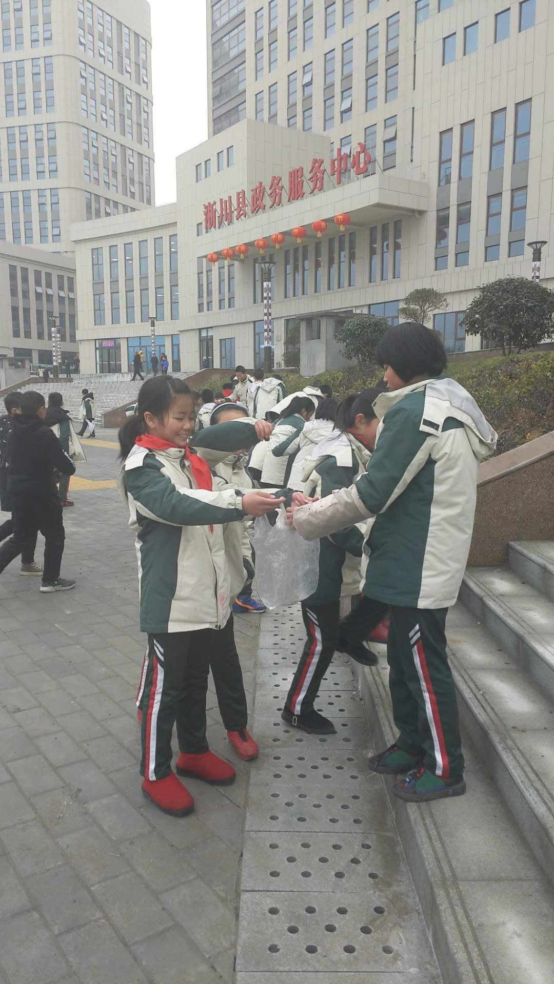 淅川县思源学校德育冬令营公益活动之三----我为双创增光彩