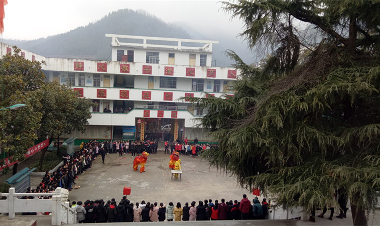 淅川县西簧乡初中：家校共育舞狂狮 传统习俗我传承