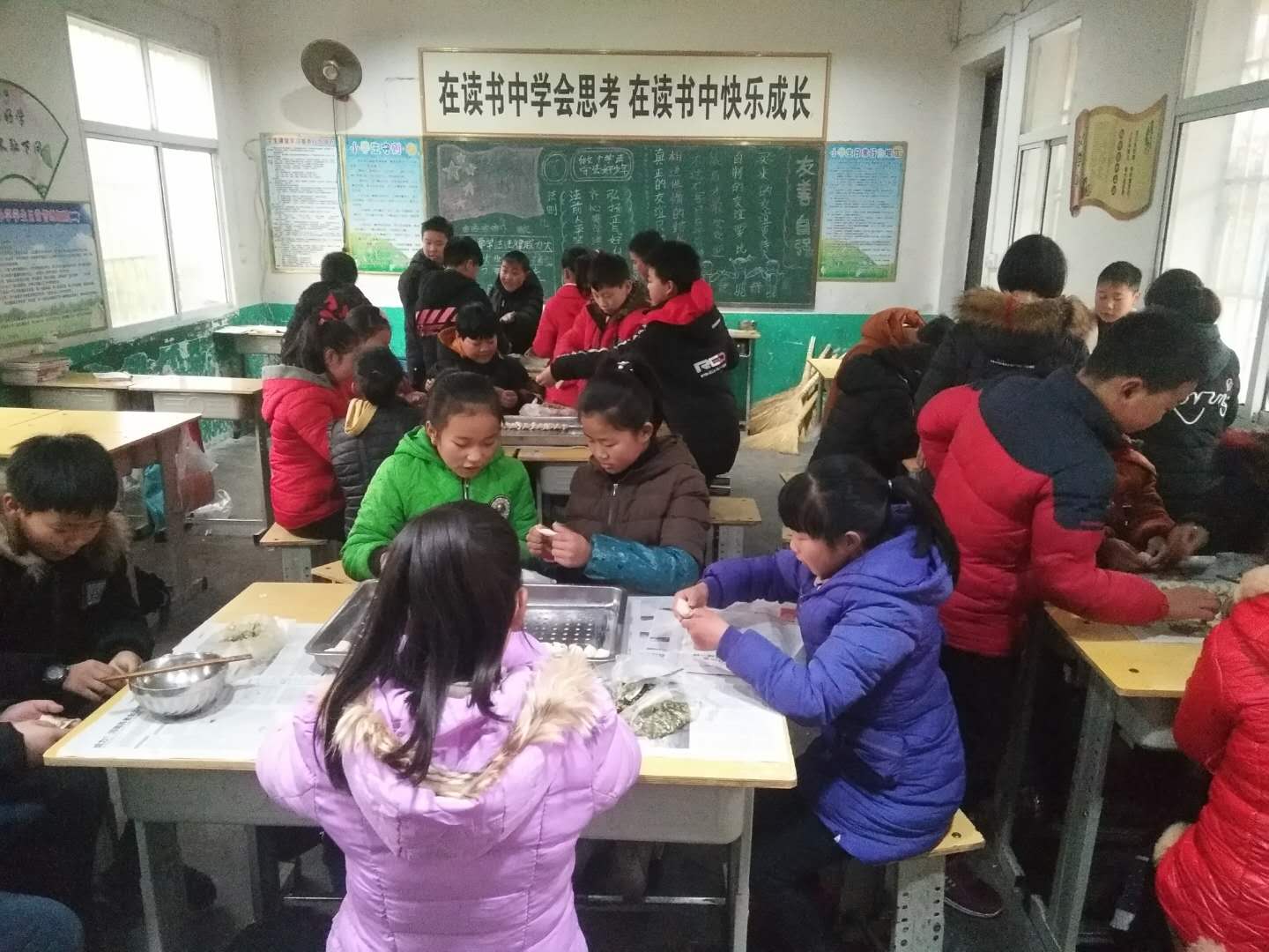 淅川县西簧乡卧龙岗小学：盘盘饺子千般味 莘莘学子展风采