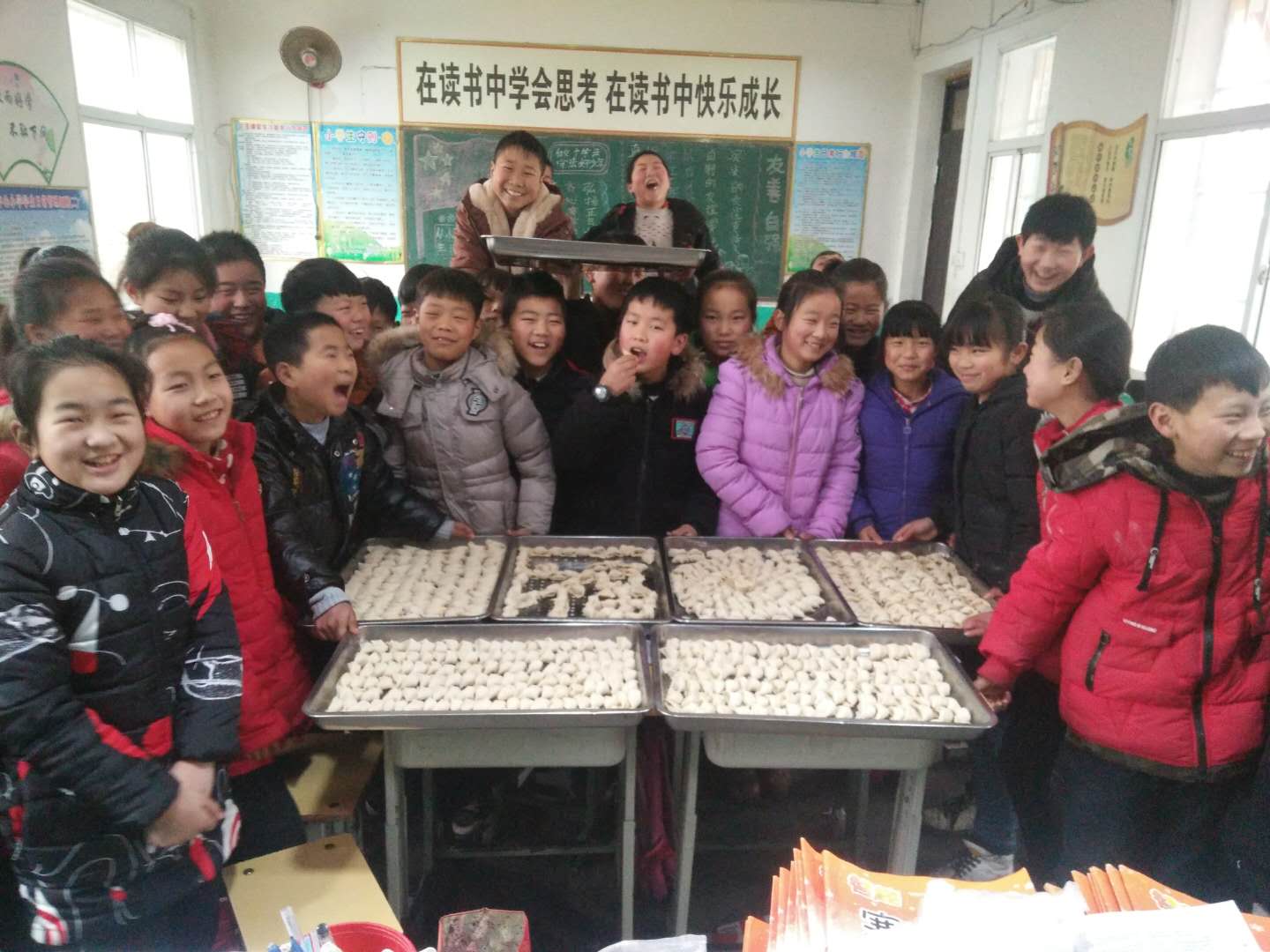 淅川县西簧乡卧龙岗小学：盘盘饺子千般味 莘莘学子展风采