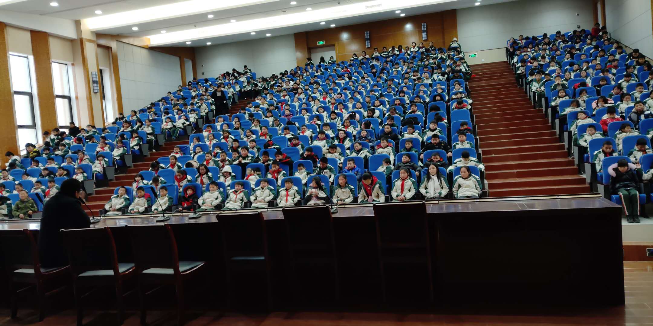 淅川县思源学校德育冬令营公益活动之四----公益活动与社会责任专题报告会