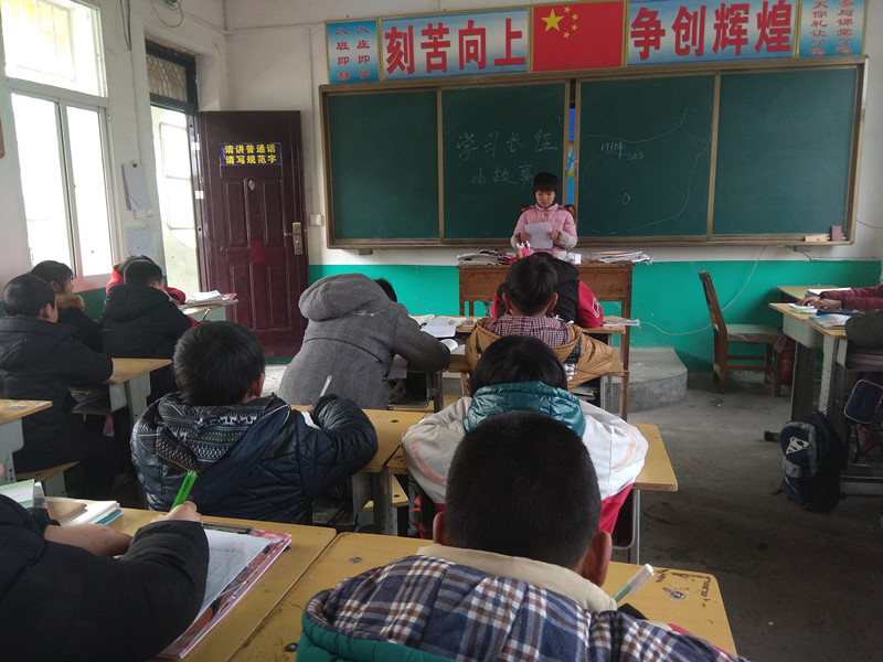 淅川县西簧乡卧龙岗小学：高举先辈旗帜 弘扬长征精神