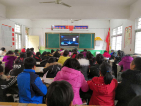 晒作业 编小报 读国学 观影片 听故事 激情跑 九重二中冬令营活动真精彩