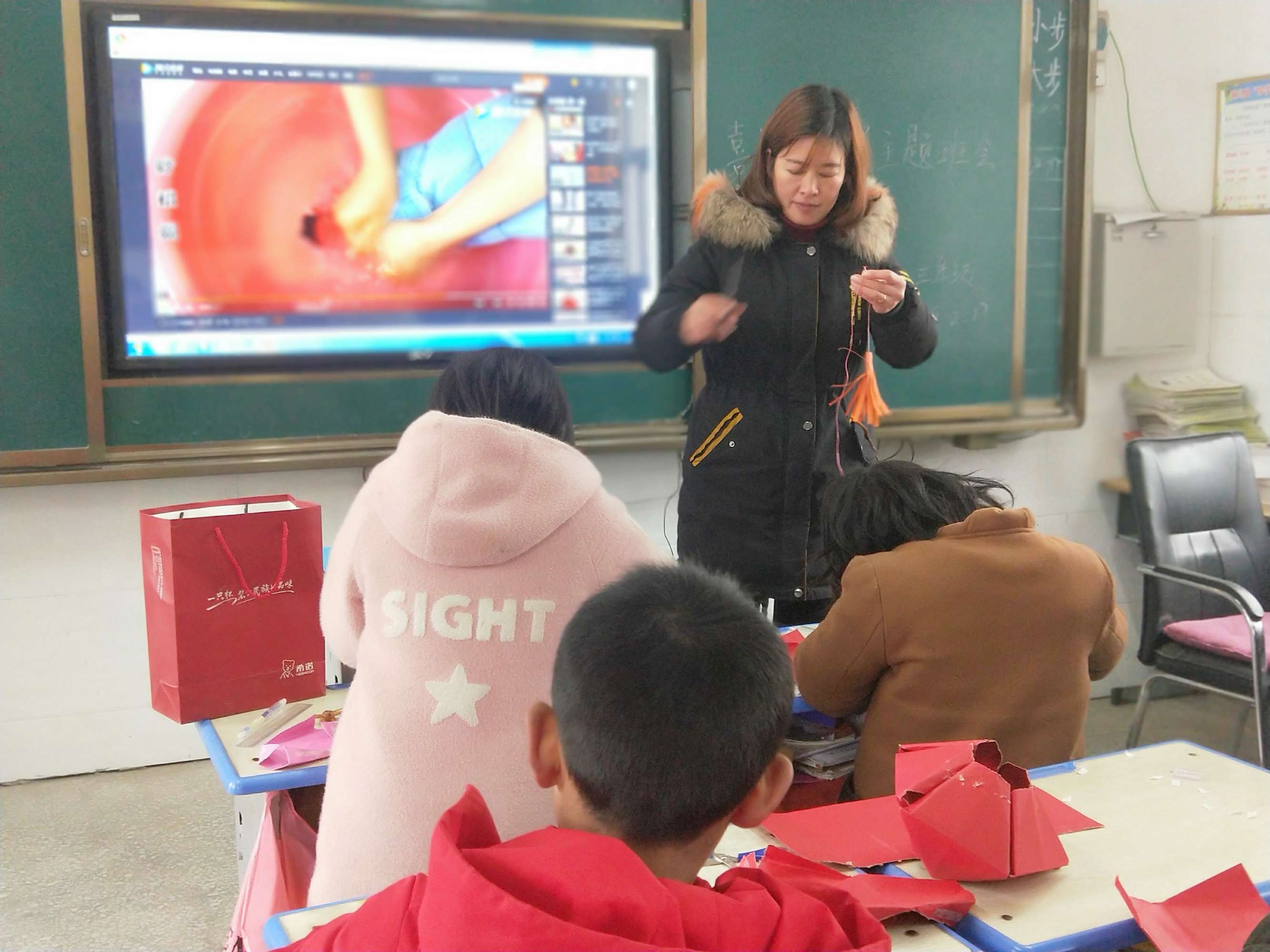 制作灯笼迎元宵 闭营仪式庆成功——记淅川县毛堂乡张营小学德育冬令营活动