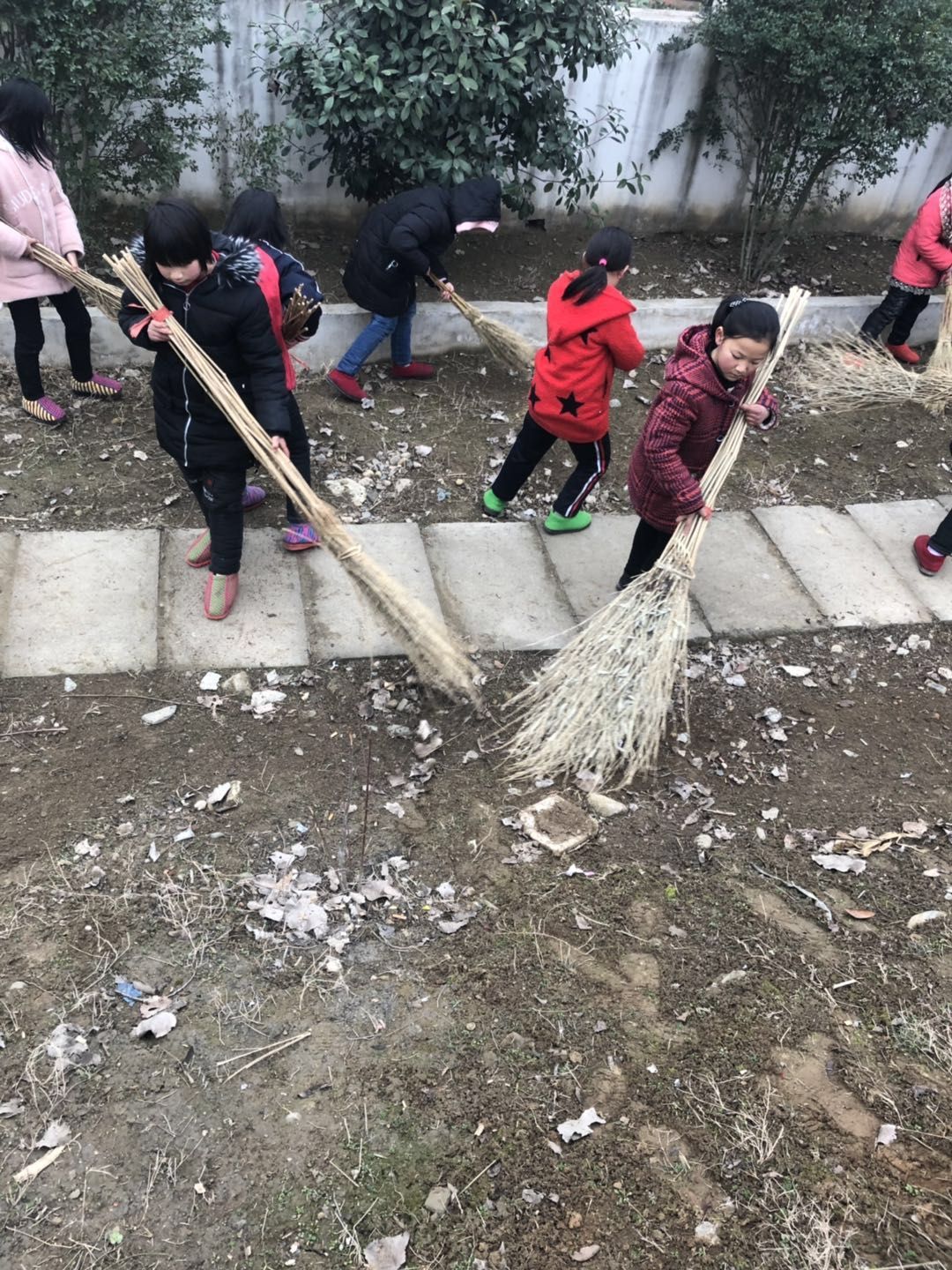 清扫家园 圆满闭营——毛堂乡牧园学校德育夏令营活动纪实