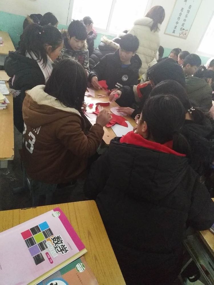 淅川县毛堂中学开展德育冬令营活动猜灯谜与做灯笼纪实