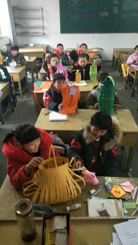 淅川县毛堂小学：传承民俗引导学生制作灯笼喜迎元宵