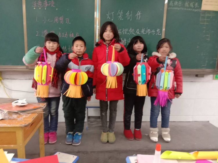 淅川县毛堂小学：传承民俗引导学生制作灯笼喜迎元宵