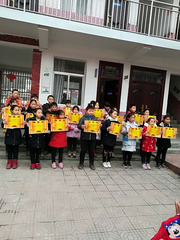 淅川县毛堂小学：传承民俗引导学生制作灯笼喜迎元宵