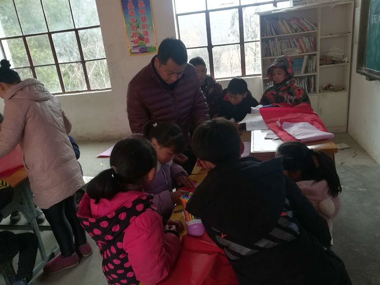 喜迎元宵 制作灯笼 收获累累 圆满闭营——毛堂乡老沟小学德育冬令营2月17日活动纪实