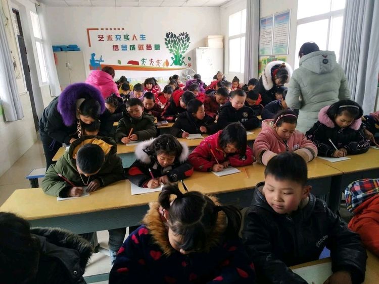 在探索中前行 在前行中发展 ---淅川县毛堂乡贾营希望小学冬令营闭幕纪实