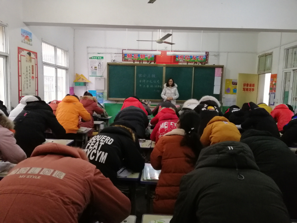 感恩 知礼 定目标 谢师礼中含意深 淅川县九重二中组织举行谢师礼仪式