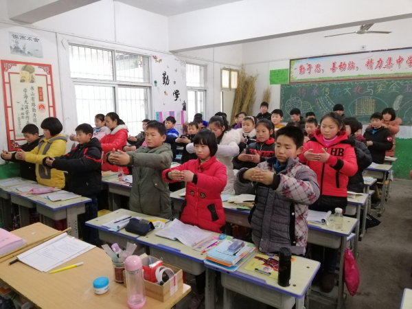 感恩 知礼 定目标 谢师礼中含意深 淅川县九重二中组织举行谢师礼仪式