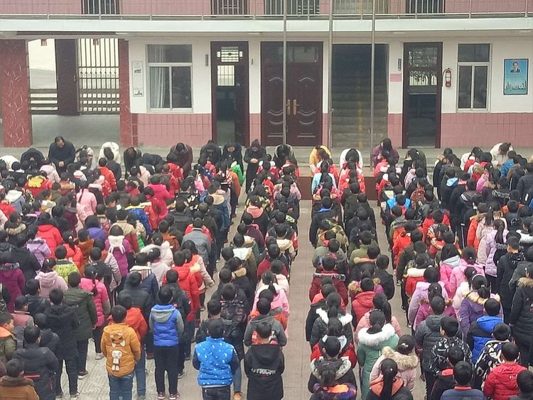 淅川县毛堂乡第一中心小学：举行了隆重的拜师礼活动