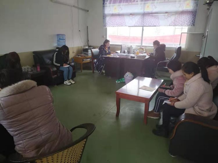 扬师德 铸师魂——毛堂乡中心幼儿园举行向“师德标兵”学习专题会