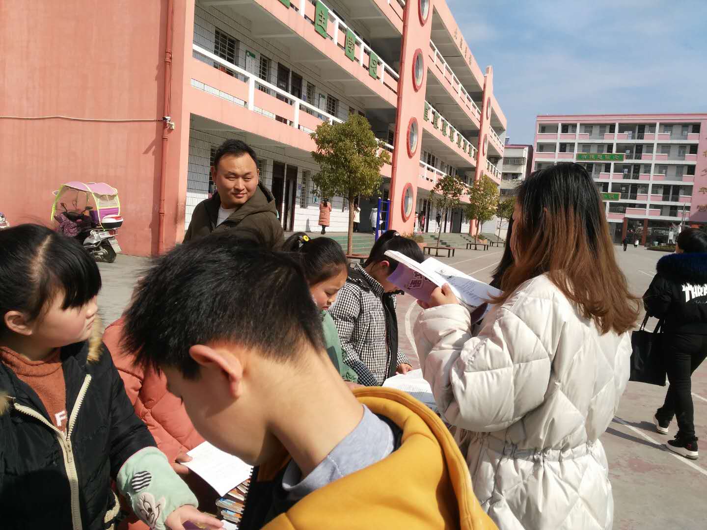 特色作业展风貌  寒假生活显异彩——金河希望小学开展寒假特色作业展评活动