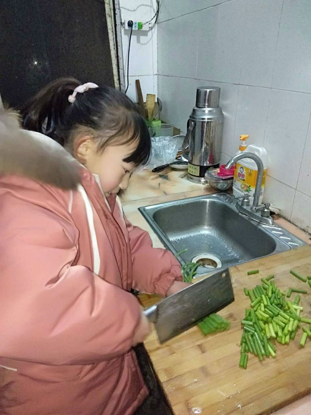 喜气洋洋贺新年 孝亲敬老暖人心 ——淅川县第三小学孝亲敬老主题月活动纪实