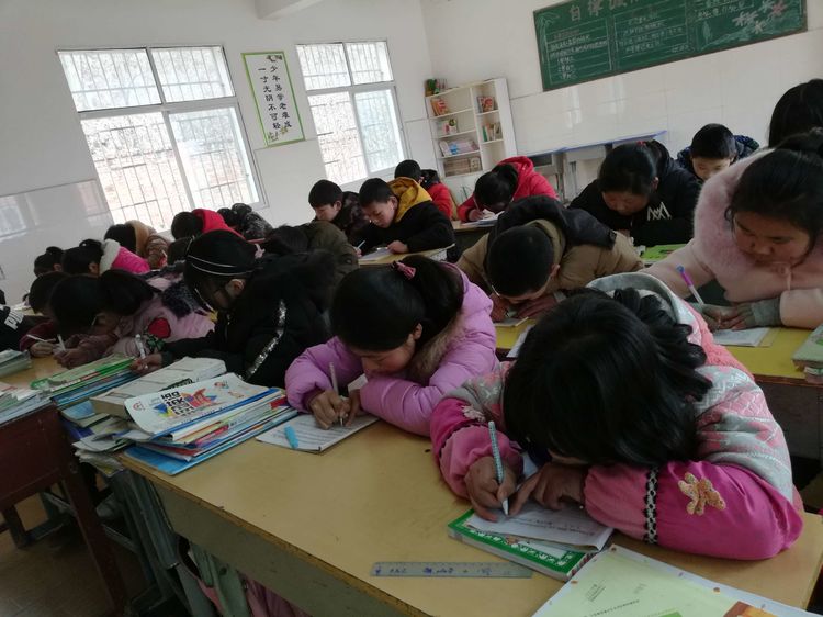 观看《长征》影片 弘扬长征精神——淅川县毛堂乡牧园学校德育社团日活动纪实