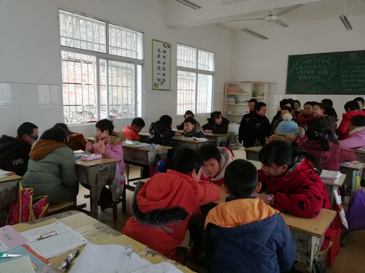 观看《长征》影片 弘扬长征精神——淅川县毛堂乡牧园学校德育社团日活动纪实