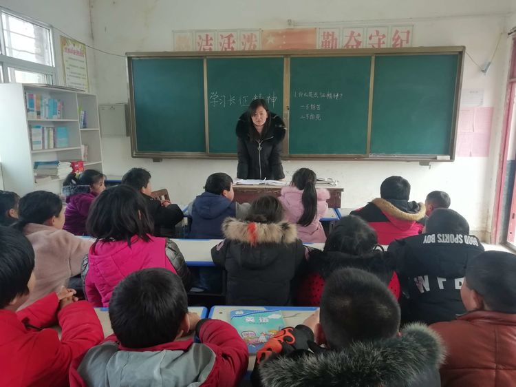 观看长征影片 学习长征精神——淅川县毛堂乡闫家沟小学2月23日社团活动纪实