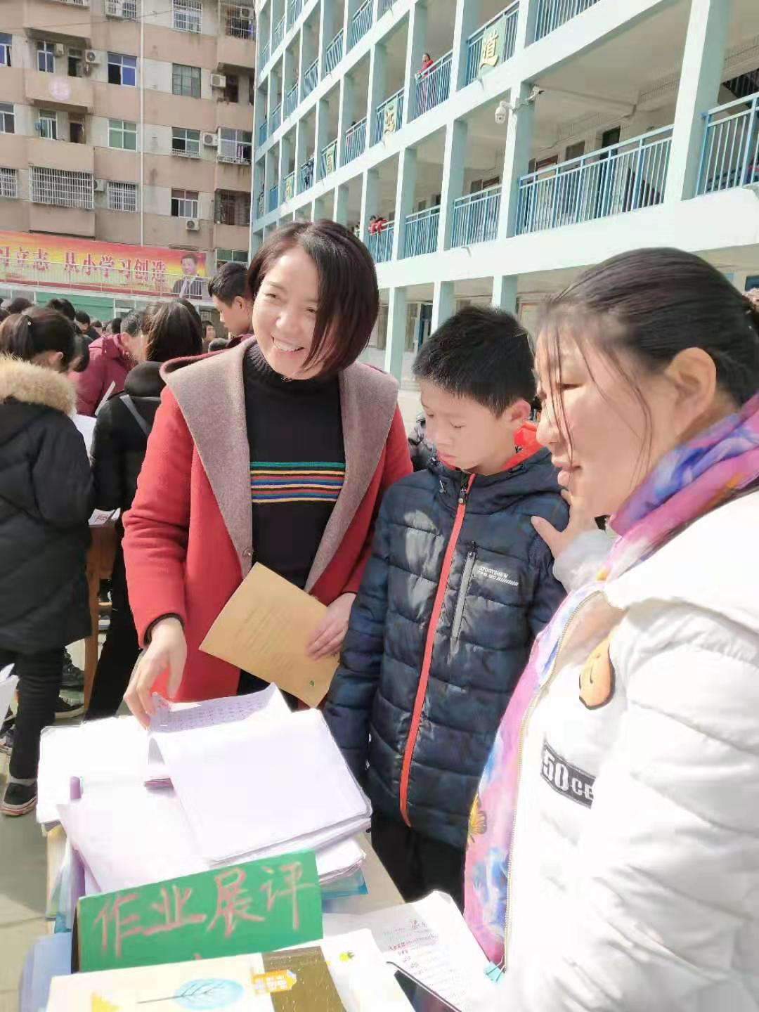 淅川县一小：展寒假作业 亮学生风采