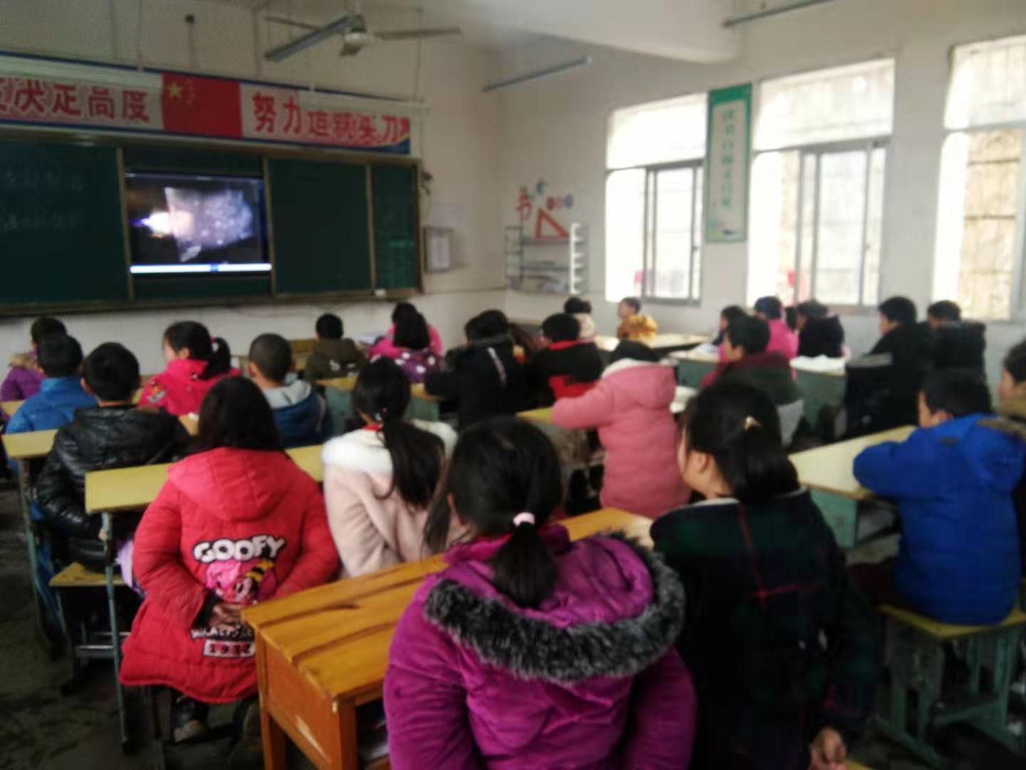 观看长征系列影片 感悟先辈的精神----记淅川县毛堂乡大庙小学周六德育社团活动