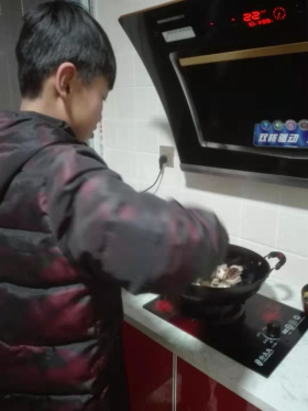 春寒衣不单 事小心倍暖 淅川县九重二中孝老敬亲月活动简述