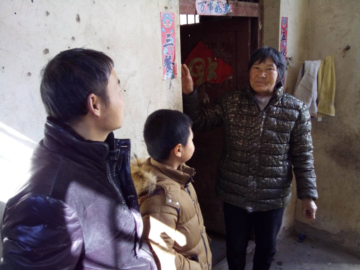 唐河县东王集乡王庄学校教师进村入户核查疑似失学儿童和劝返复学工作