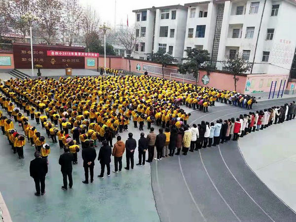 淅川四小新学期德育第一课：隆重举行拜师会