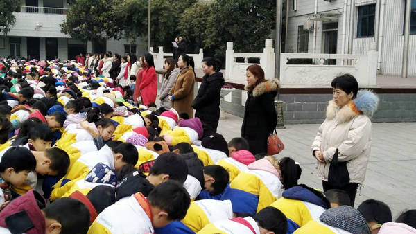 淅川县二小：开学上好“拜师”第一课