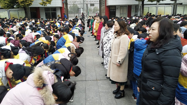 淅川县二小：开学上好“拜师”第一课