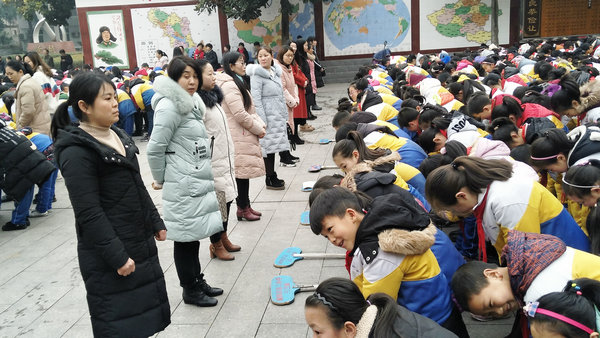 淅川县二小：开学上好“拜师”第一课