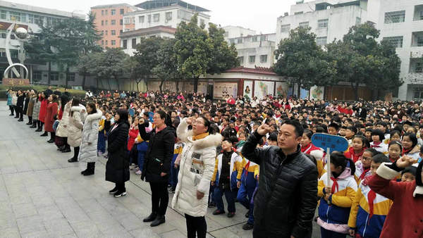 淅川县二小：开学上好“拜师”第一课