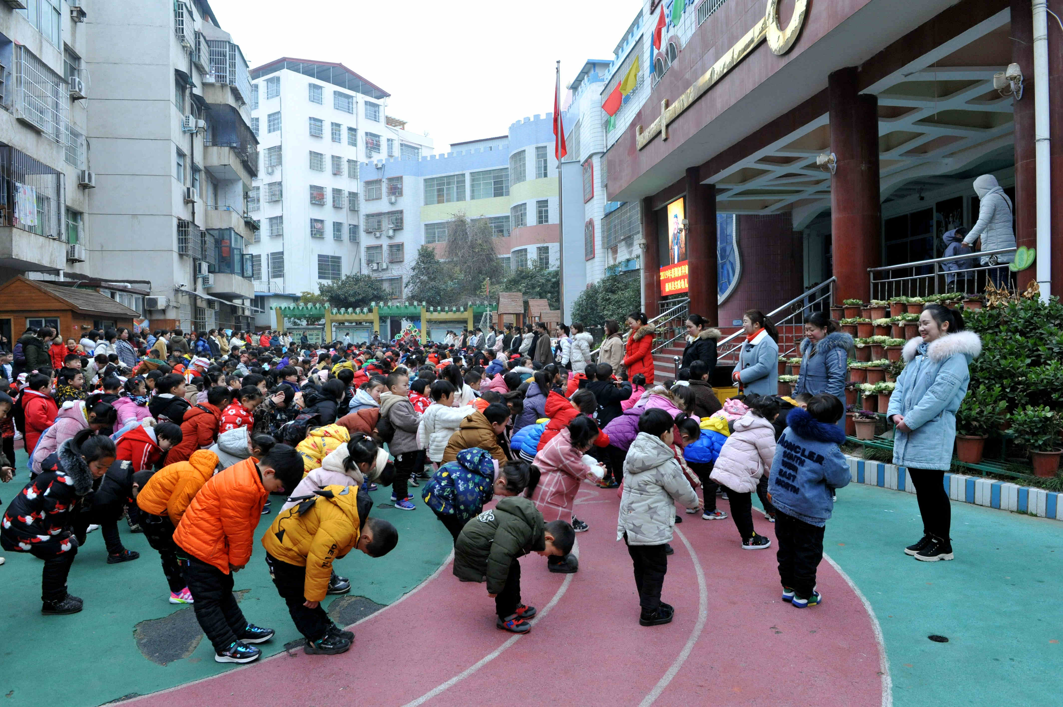 传承国学 践行感恩 崇尚礼仪 ——淅川县实验幼儿园期初拜师大会