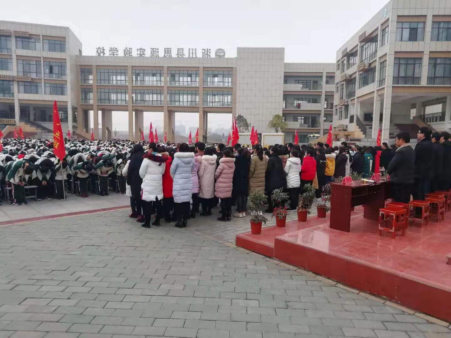 弘扬尊师传统，塑造时代少年