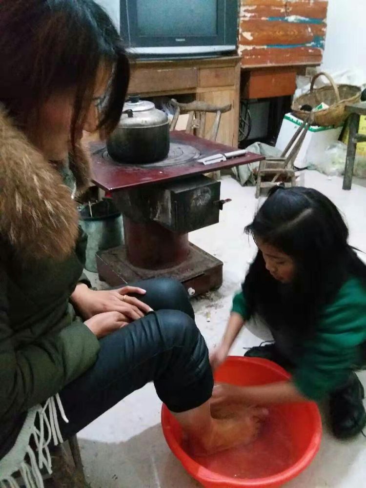 孝亲敬老弘扬美德 助力教育扶贫工作实效—记淅川县毛堂乡第一中心小学学生实践活动