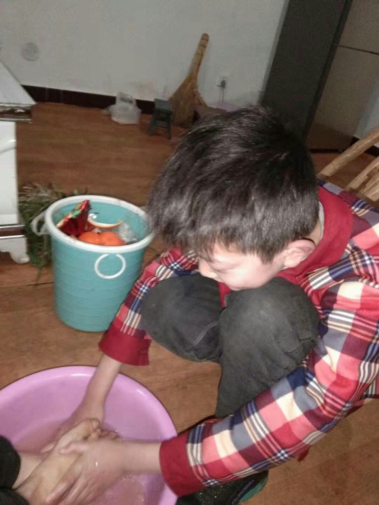 孝亲敬老弘扬美德 助力教育扶贫工作实效—记淅川县毛堂乡第一中心小学学生实践活动