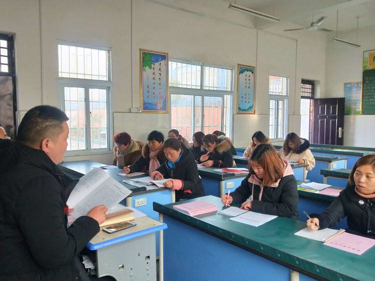 师德春风沐“我”心 助力教育扶贫工作顺利进行——毛堂乡张营小学学习师德标兵打响教育扶贫工作攻坚