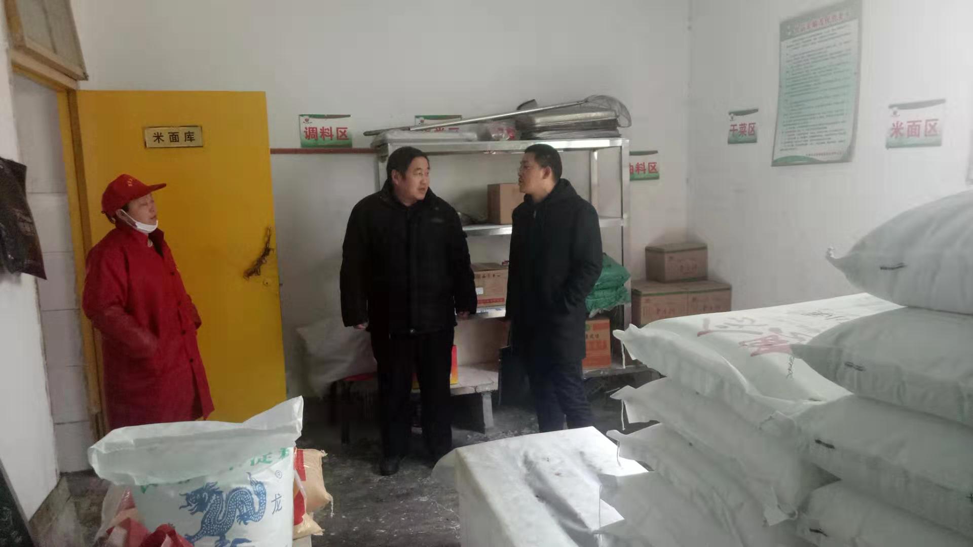 淅川县教体局柴书记一行莅临西簧初中检查指导工作