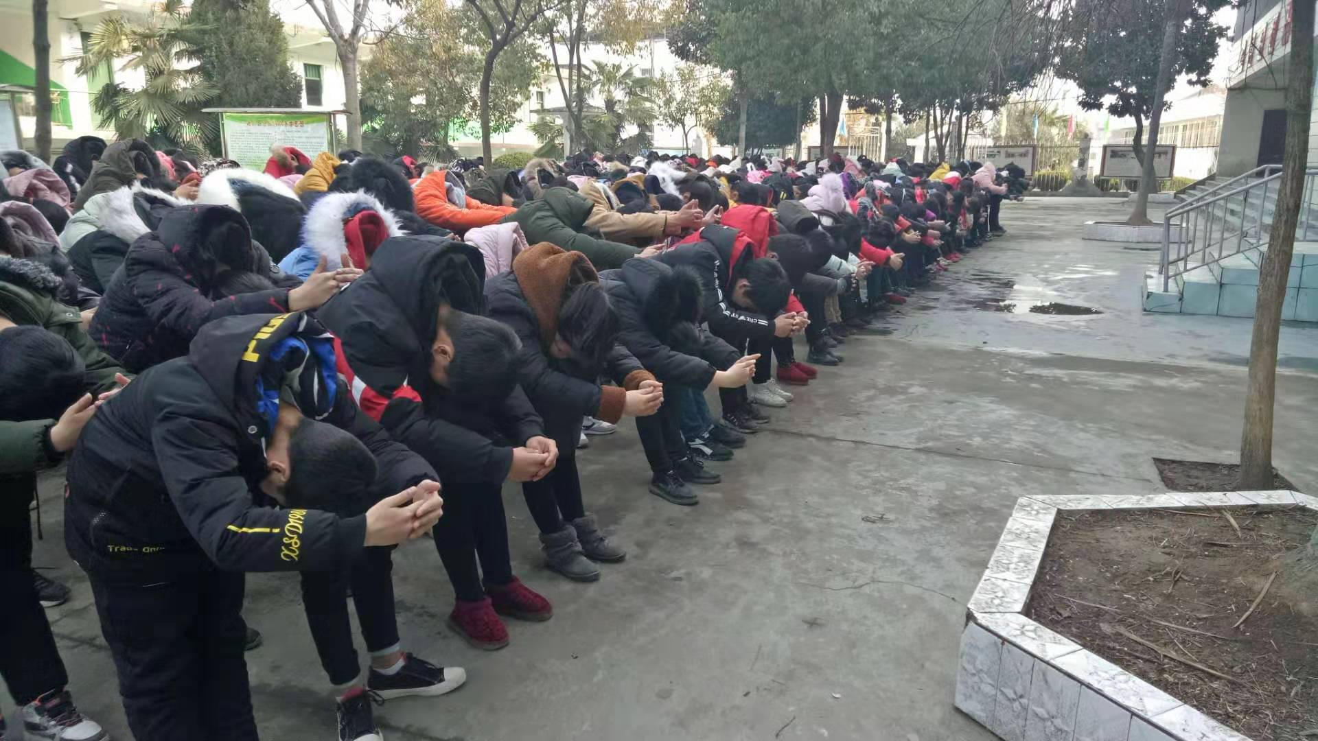 淅川县仓房初中开学典礼：正衣冠，行拜师礼