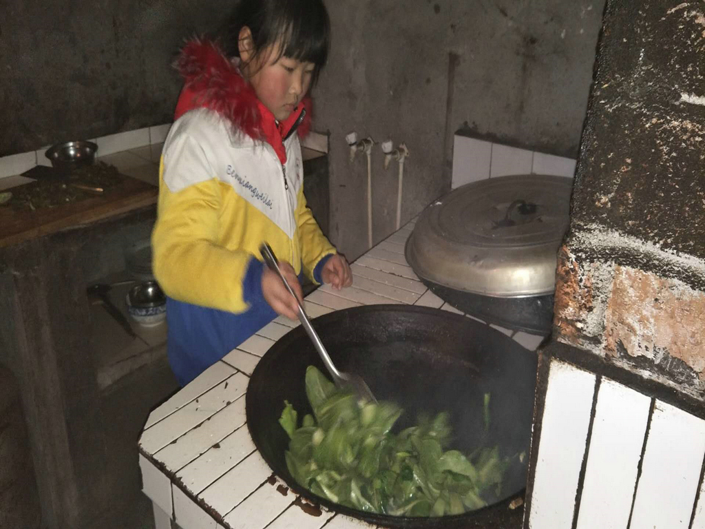 淅川县寺湾镇大坪小学举行孝亲敬老感恩月德育主题实践活动