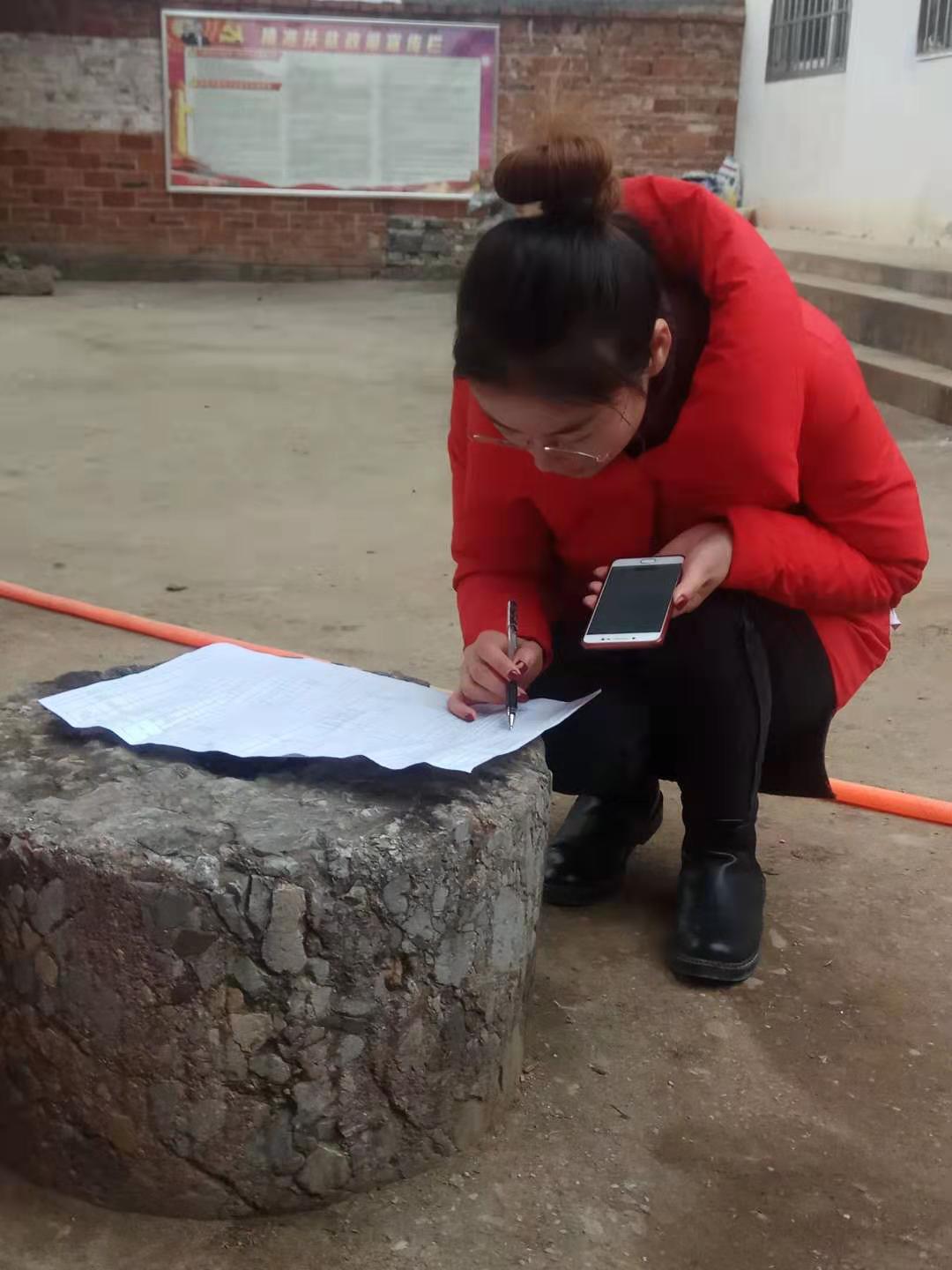 “齐奏扶贫乐 共谱脱贫曲”------淅川县寺湾镇小扶贫工作纪实