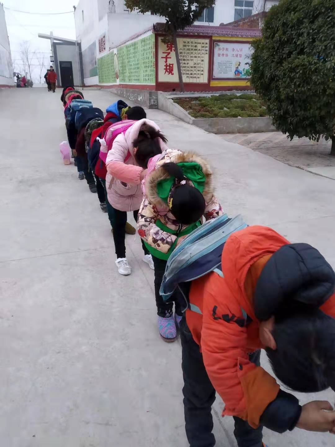 淅川县香花镇四小扎实行为习惯养成教育