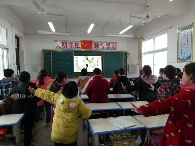 发挥学生的创造性 提高学生艺术素养--淅川县毛堂乡张营小学周六社团日活动掠影